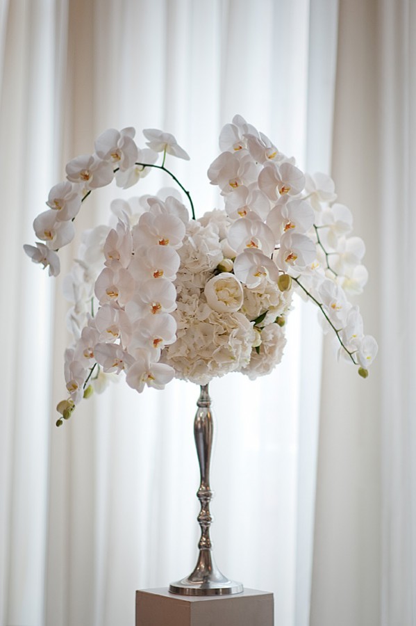 Claridges Wedding Flowers by Blooms and Bows (1)